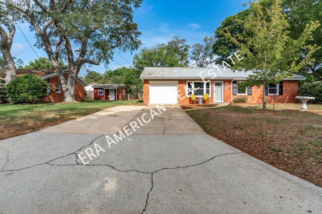 Building Photo - 305 Meggs Dr NE