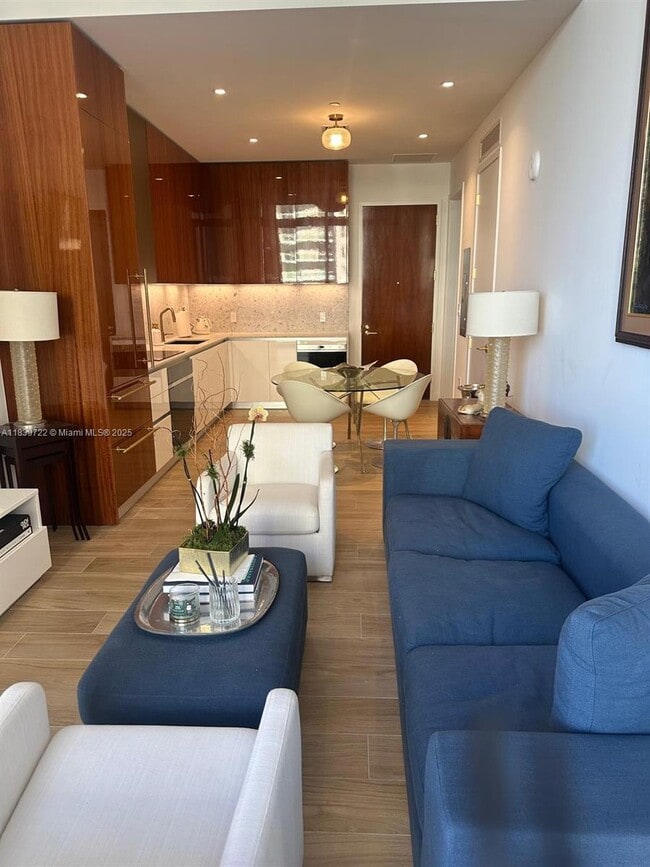 Foto del edificio - 2655 S Bayshore Dr
