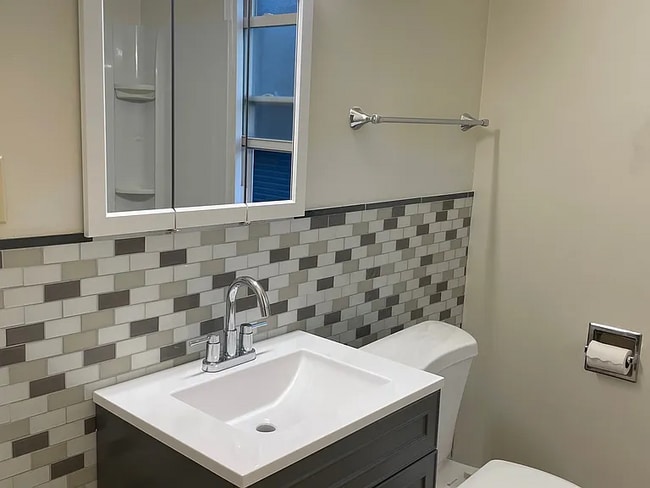 Foto del edificio - 1022 N Menard Ave