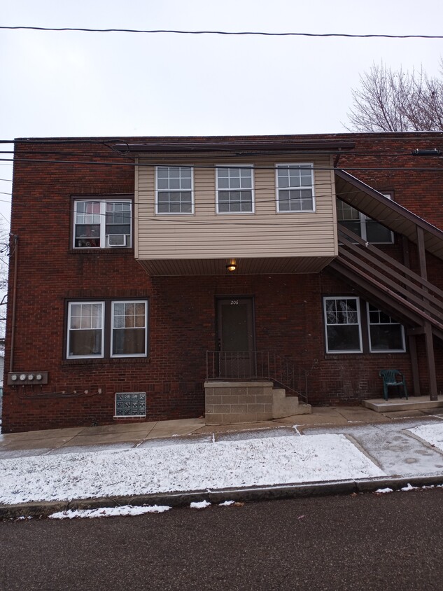 Building Front - 206 Edwin Ave SE