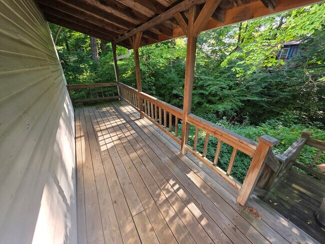 Foto del edificio - Charming 3 Bedroom Apartment in Millbrook,...