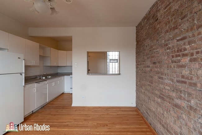 Building Photo - 4224 N Paulina St