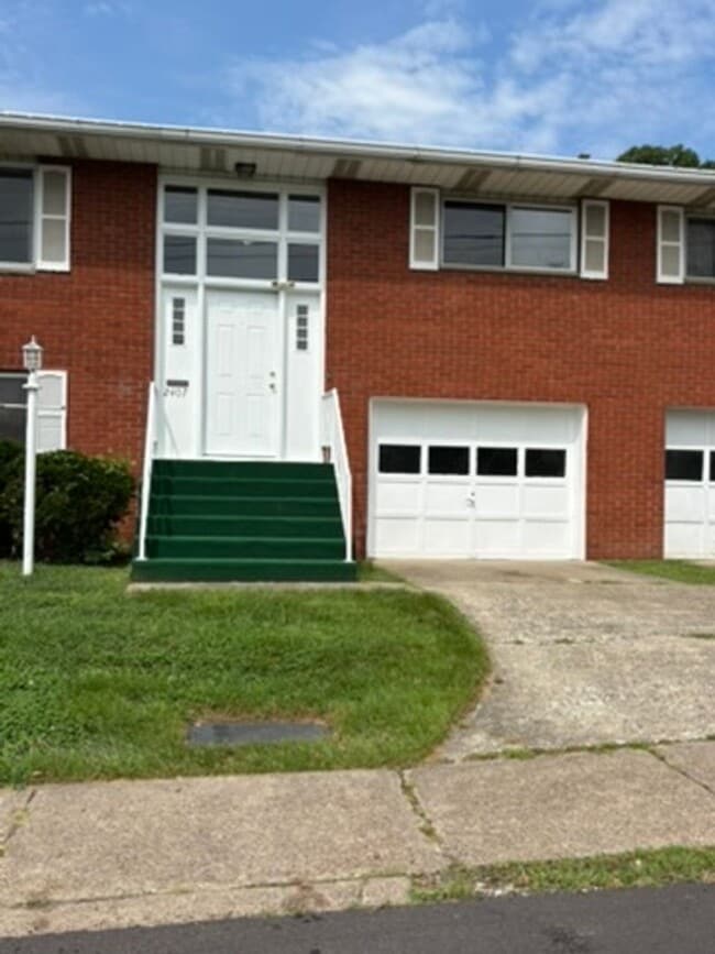 Building Photo - 2407 Plum St