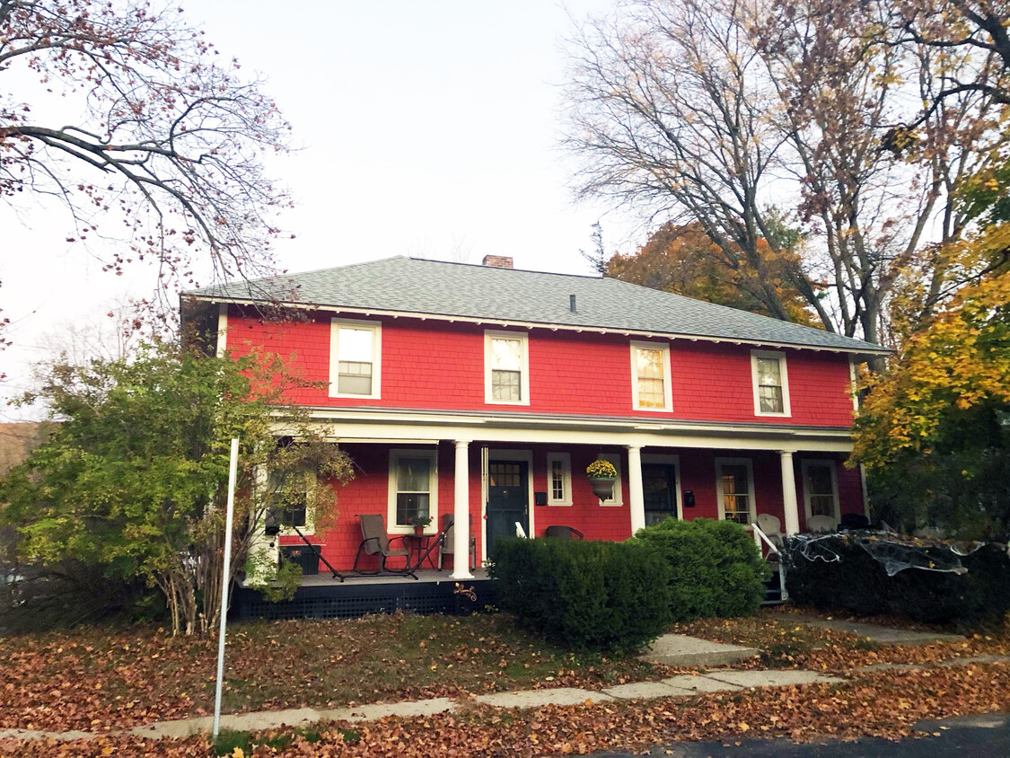 Front with Veranda - 6 Monadnock Ct