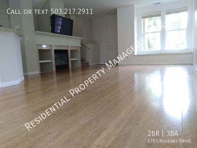 Building Photo - Beautiful Townhome Located in the Heart of...