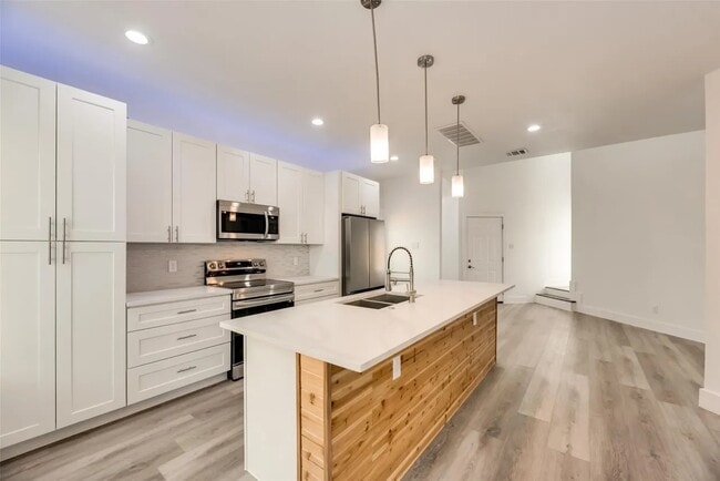 Building Photo - 1930 Shaw St