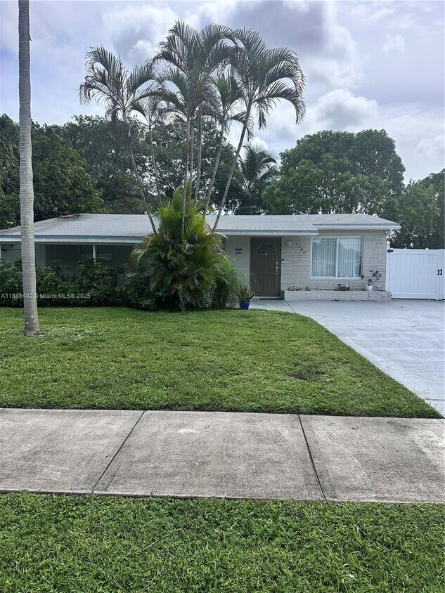 Foto principal - 6180 SW 42nd Ct