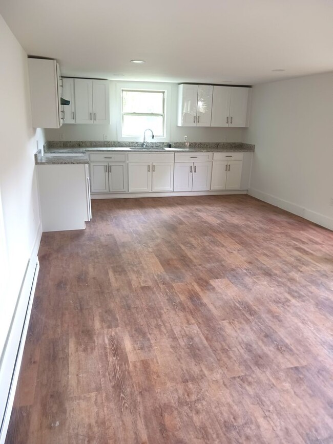Building Photo - Renovated Three Bedroom Mobile Home for Re...
