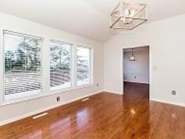 Foto del edificio - 4BR/3BR Home - $2,300/month