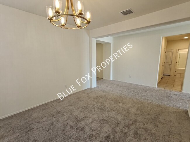 Foto del edificio - 5525 W Lazy Farm Dr