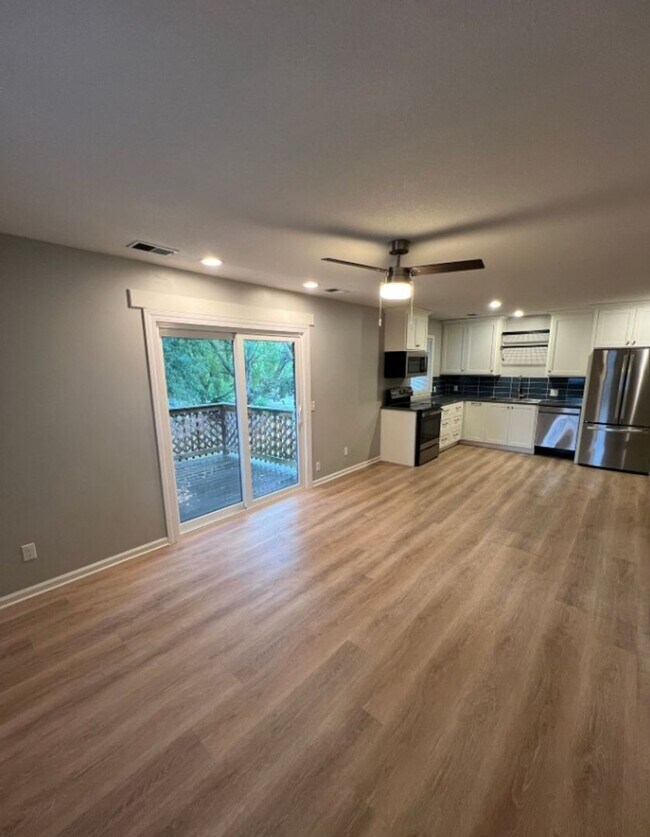 Foto del edificio - Modern 2-Bedroom Apartment with Washer & D...