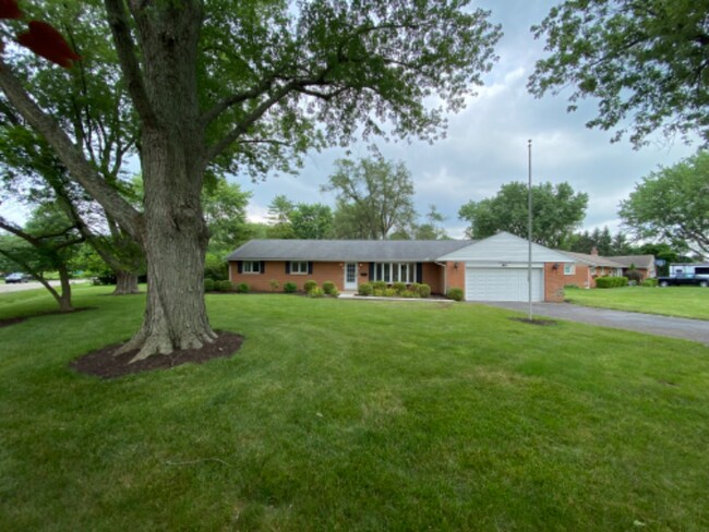 Building Photo - 2046 Bonniedale Dr