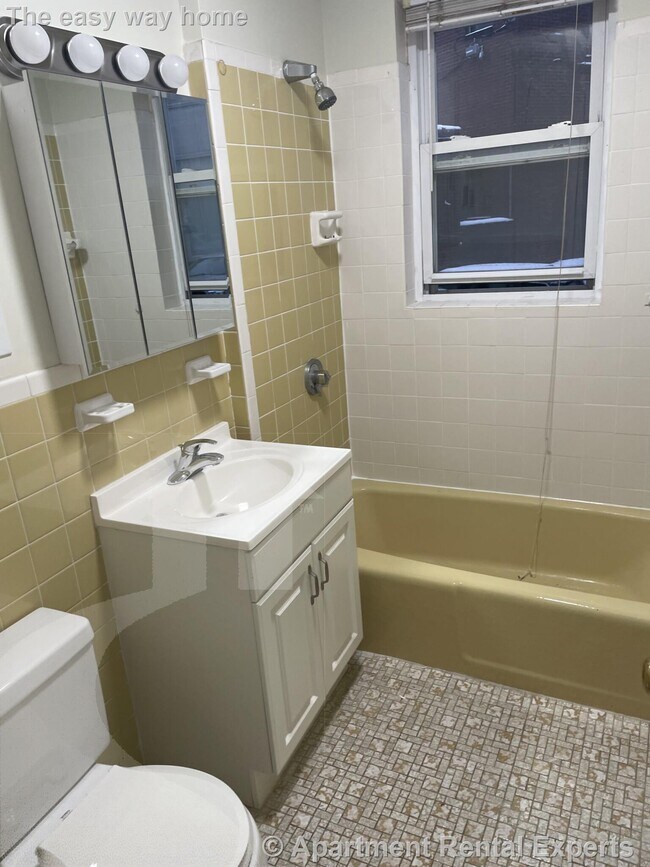 Building Photo - 402 Highland Ave