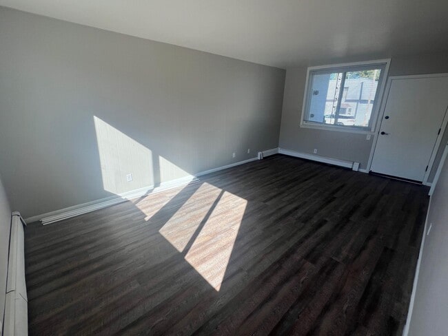 Building Photo - 121 W 2nd St