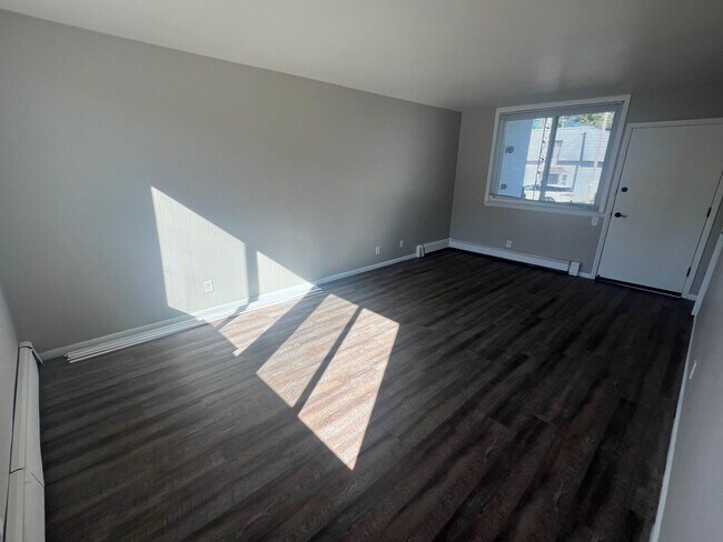 Foto del edificio - 121 W 2nd St