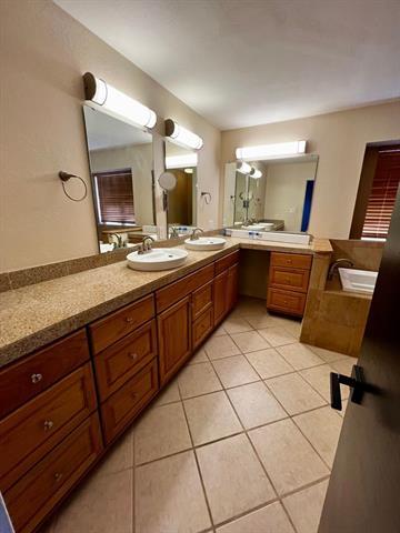 Foto del edificio - 4649 Oak Knoll St