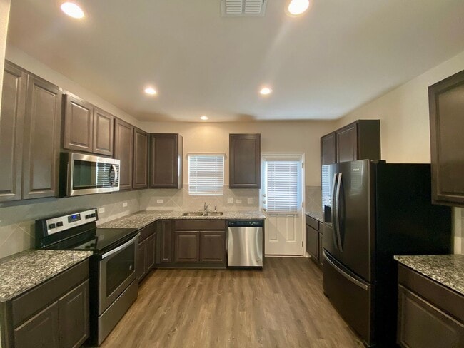 Building Photo - Charming 3x2 Rental Home in New Braunfels, TX!