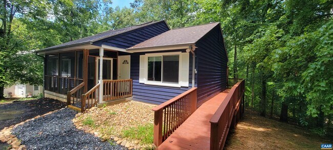 Building Photo - 122 Riverside Dr