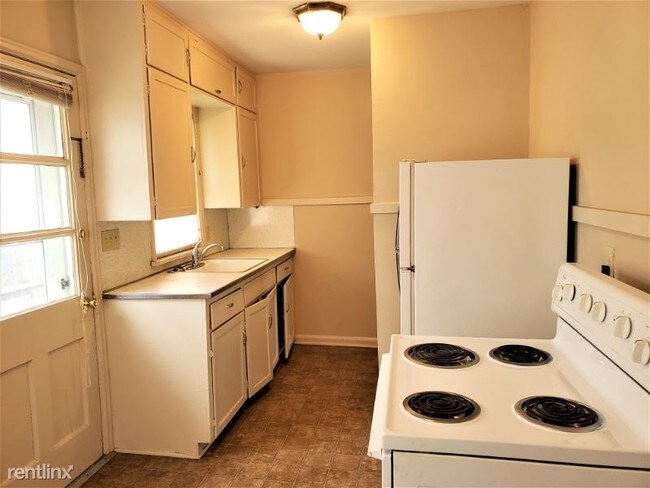 Building Photo - 1 br, 1 bath Apartment - 1301 S Meridian Ave