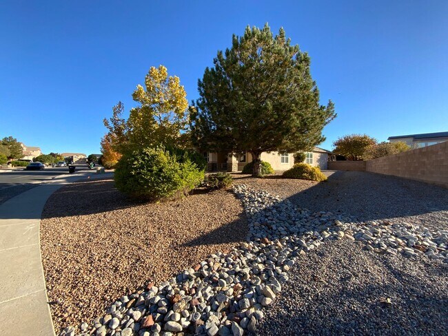 Foto del edificio - 4 Bedroom Single Story Home Available in C...