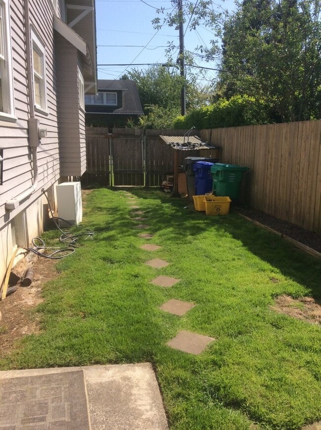 Building Photo - Cora House