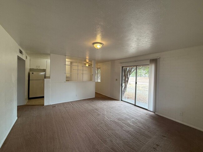 Foto del edificio - Reduced!! One bedroom in Rimrock contact Property Pros Property Management
