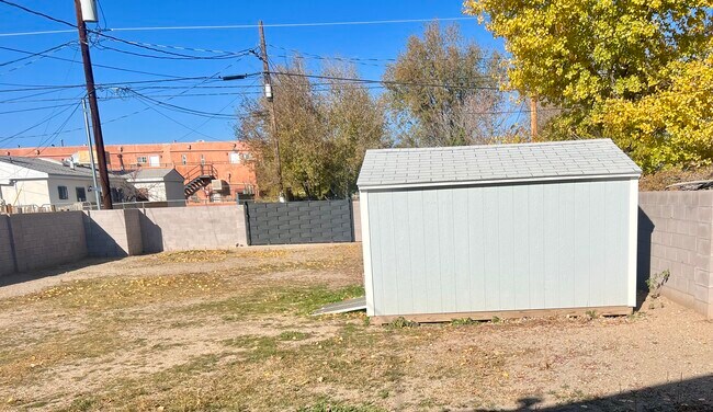 Foto del edificio - 915 Iron Ave SW