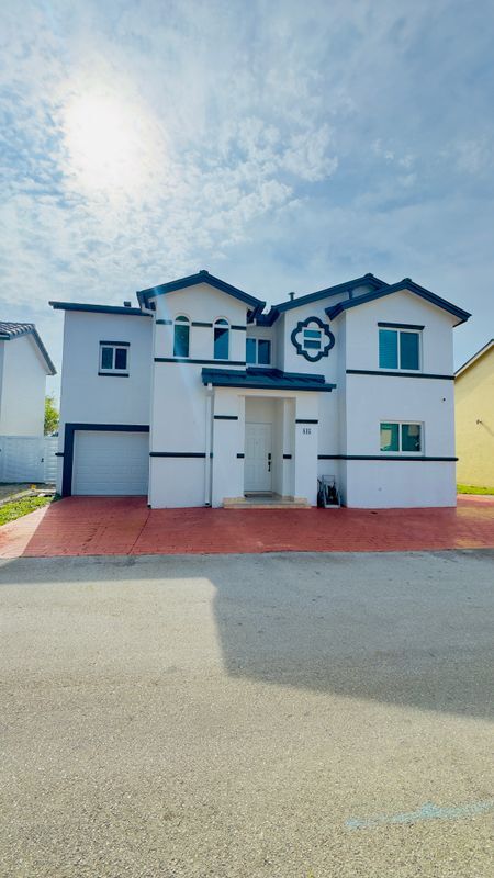 Foto del edificio - 845 NW 126th Ct