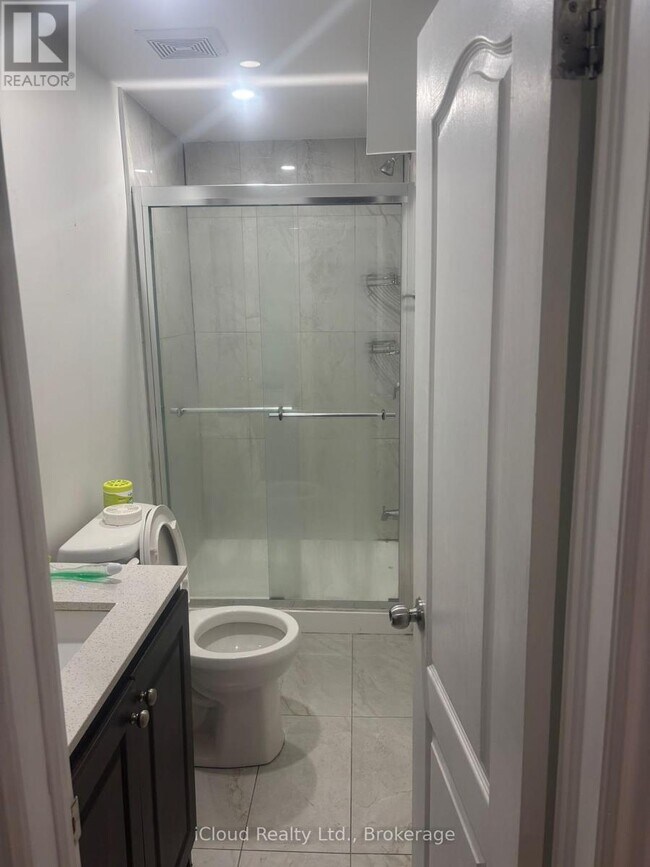 Photo du bâtiment - 1185 Prestonwood Crescent