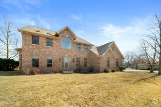 Building Photo - 115 E Woodlawn Rd