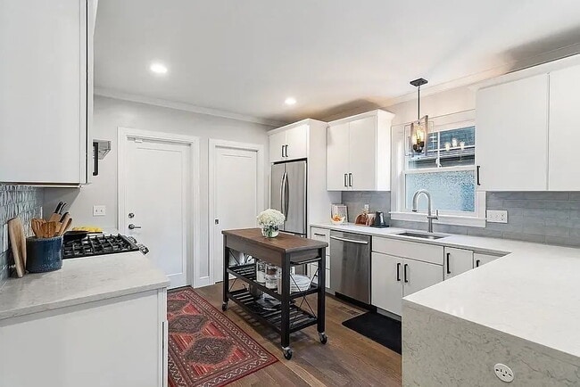 Foto del edificio - "Charming 1-Bedroom Haven in Boston's Vibrant Neighborhood!"