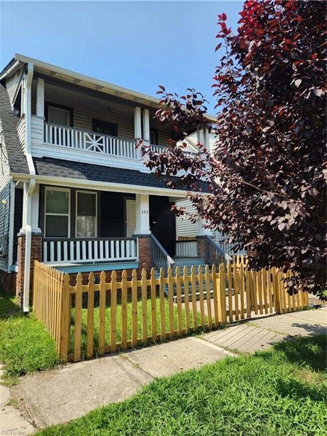 Building Photo - Completely Remodeled 3 Bed Downstairs Duplex