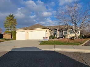 Building Photo - 4000 W 34th Ct