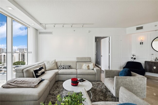 Building Photo - 200 Sunny Isles Blvd