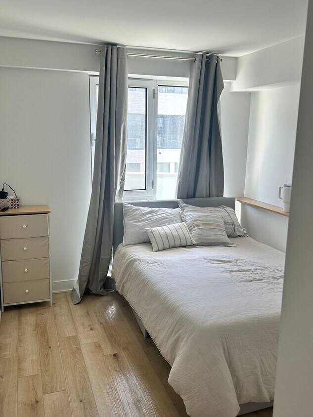 295 De La Montagne Rue Unit 606, Montréal, QC H3C 0W7 Condo for Rent