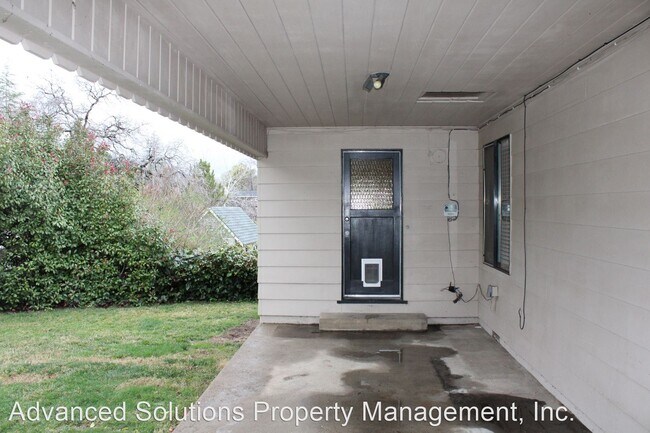 Building Photo - 2 br, 1 bath House - 2260 Skyline Dr.