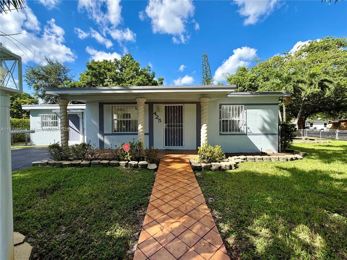 Foto principal - 425 Opa-Locka Blvd