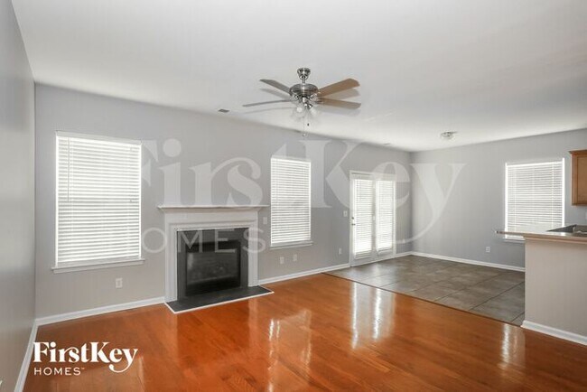Foto del edificio - 4643 Maplecrest Pl