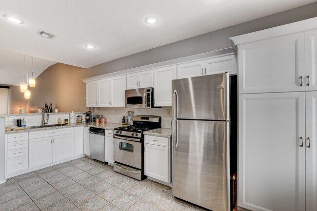 Building Photo - 656 Peachy Canyon Cir