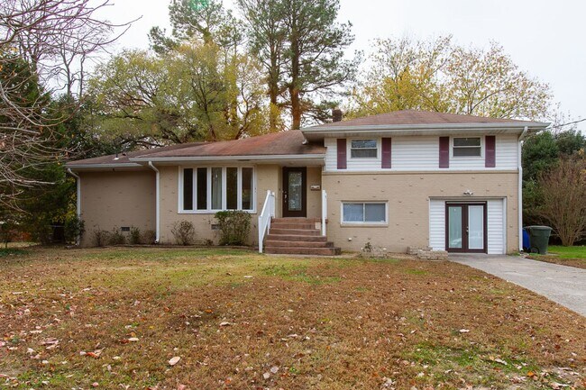 Foto del edificio - Call Sabrina Thomas at 757-767-0767 for more information