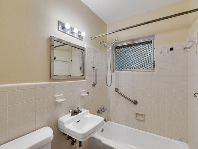 Foto del edificio - 7502 Pacific Ave