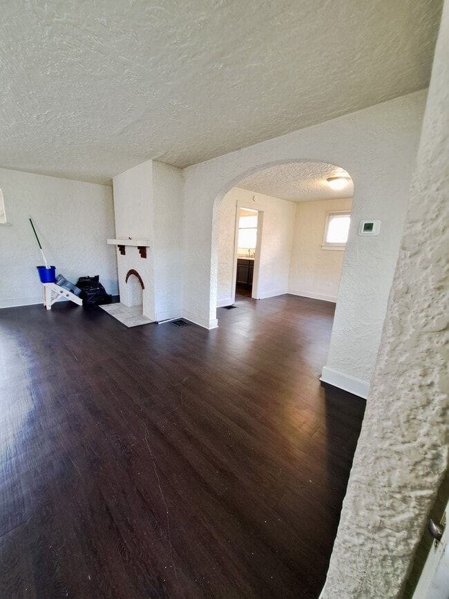 Building Photo - 244 E Siebenthaler Ave