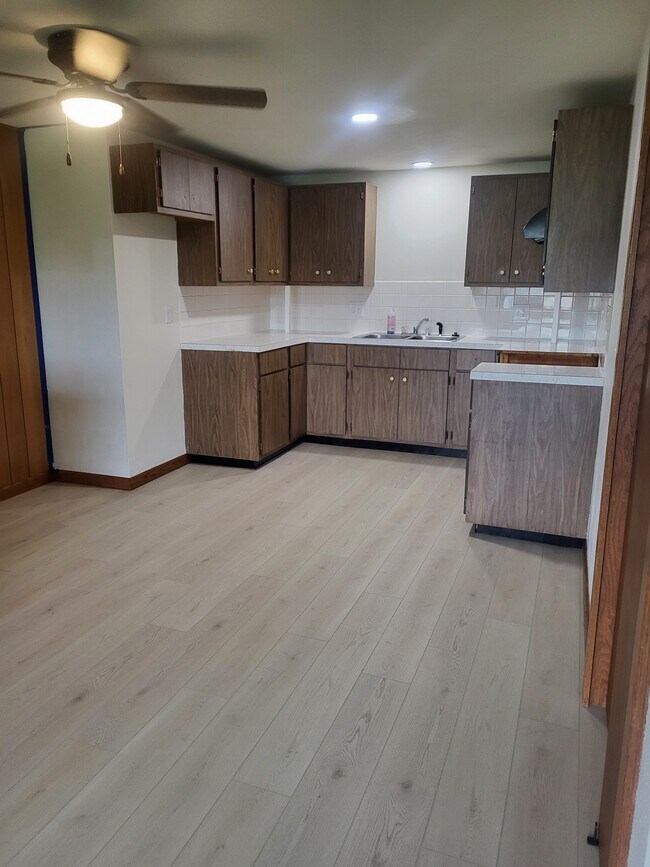 Building Photo - 941 Buena Vista Dr