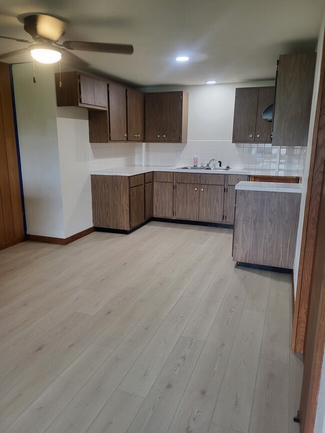 Building Photo - 941 Buena Vista Dr