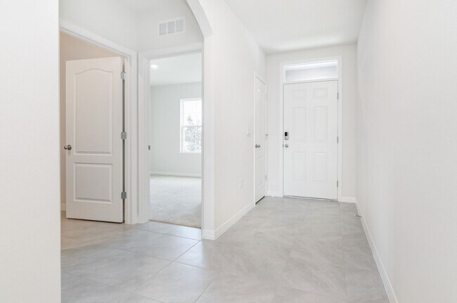 Building Photo - Beautiful 4 bed/2 Bath Move In Ready HOME ...