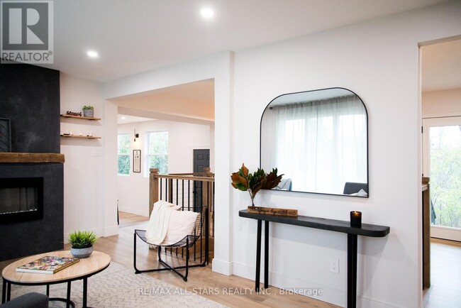 Photo du bâtiment - 206135 Sykes St N