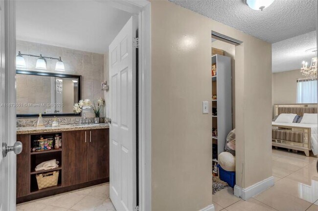 Foto del edificio - 2 bedroom in North Miami Beach FL 33179