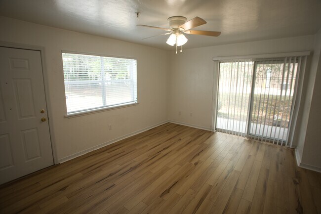 Foto del edificio - 2360 SW Archer Rd