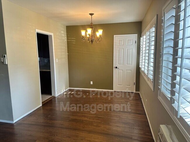 Foto del edificio - 11339 Valley Spring Ln