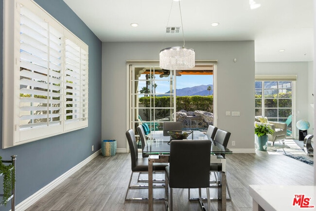 Foto del edificio - 546 N Indian Canyon Dr